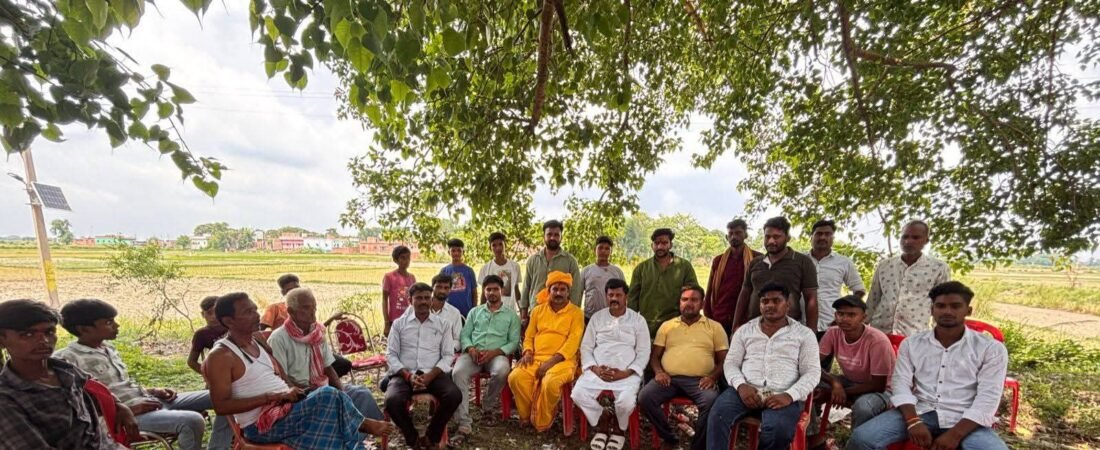 गढ़ी धाम पर ब्रह्म बाबा के दिव्य महा श्रृंगार में जनप्रतिनिधियों की आस्था और सहभागिता