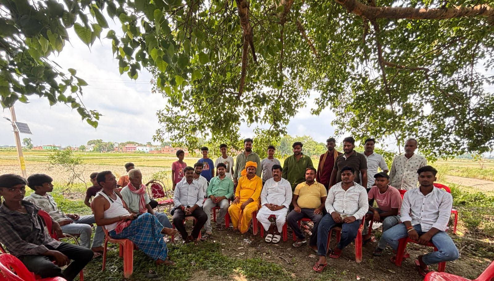 गढ़ी धाम पर ब्रह्म बाबा के दिव्य महा श्रृंगार में जनप्रतिनिधियों की आस्था और सहभागिता